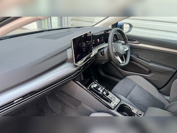 Used Volkswagen Golf 2025 for sale - 76328107: Photo 2