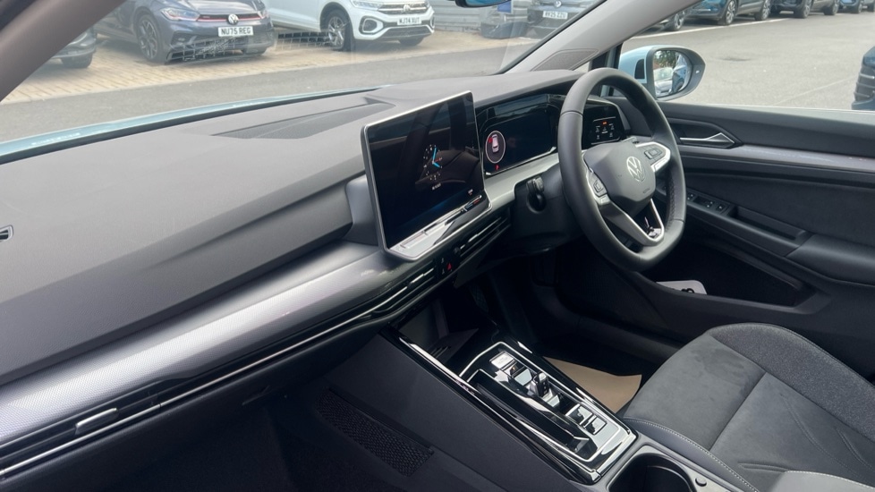 Used Volkswagen Golf 2025 for sale - 76328022: Photo 2