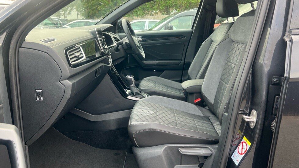 Used Volkswagen T-Roc 2025 for sale - 76328265: Photo 28