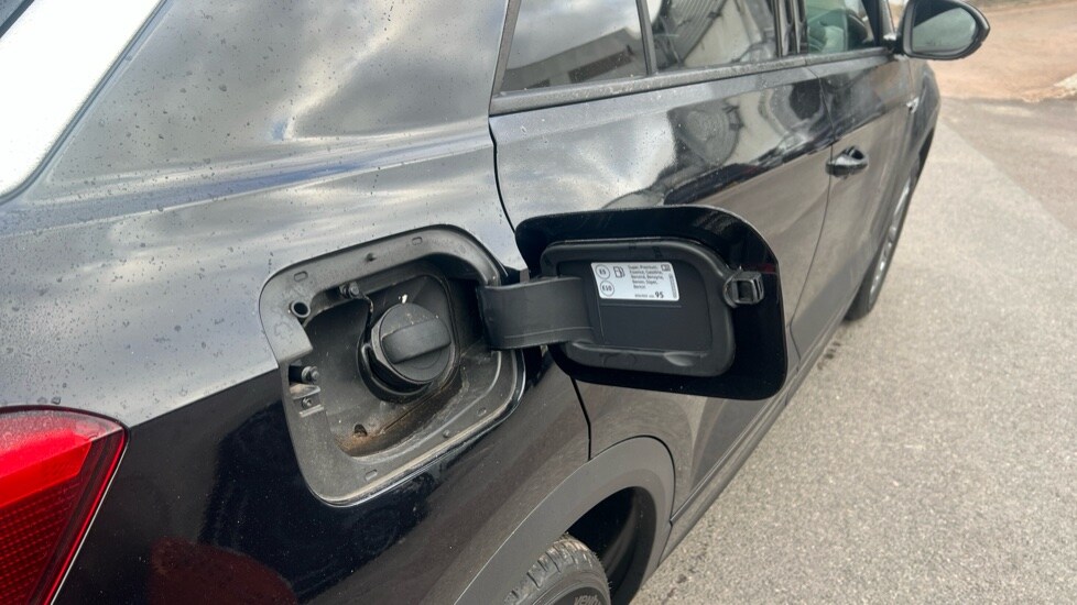 Used Volkswagen T-Roc 2025 for sale - 76328265: Photo 29