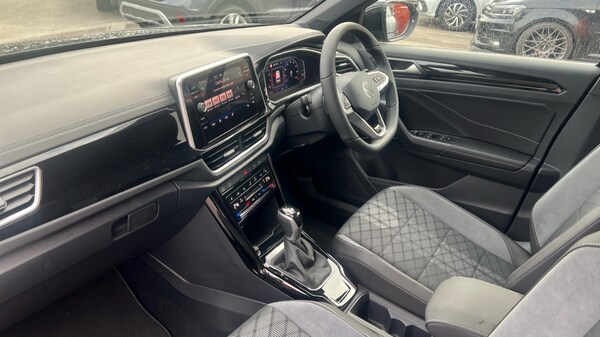 Used Volkswagen T-Roc 2025 for sale - 76328265: Photo 2