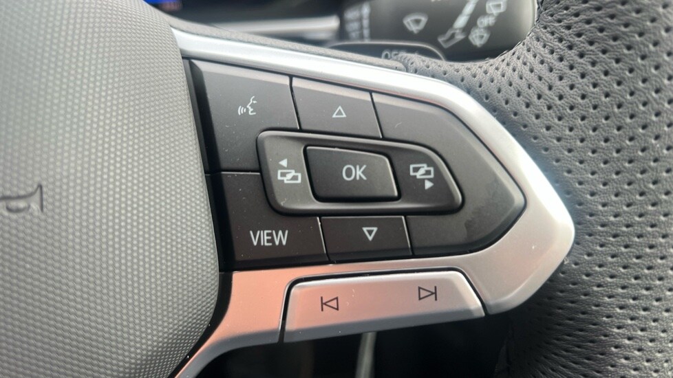 Used Volkswagen T-Roc 2025 for sale - 76328265: Photo 30