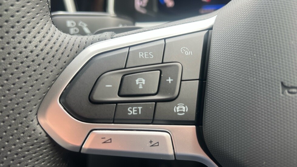 Used Volkswagen T-Roc 2025 for sale - 76328265: Photo 31