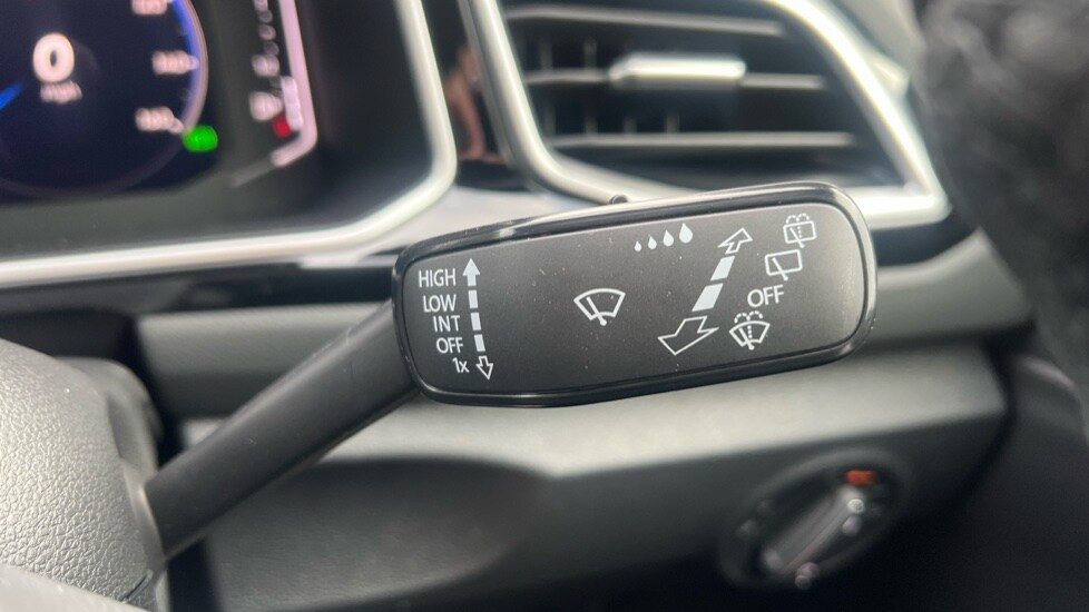 Used Volkswagen T-Roc 2025 for sale - 76328265: Photo 32