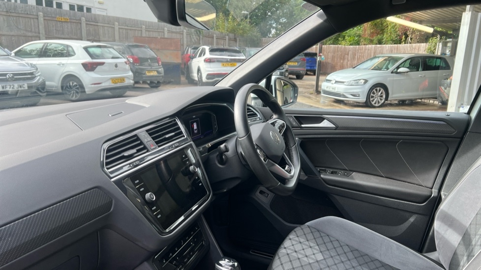 Used Volkswagen Tiguan 2023 for sale - 76025362: Photo 2