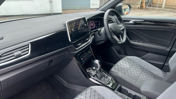 Used Volkswagen T-Roc 2025 for sale - 75495602: Photo 2