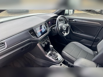 Used Volkswagen T-Roc 2021 for sale - 76552385: Photo