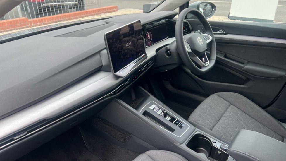 Used Volkswagen Golf 2025 for sale - 76328257: Photo 2