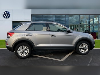 Used Volkswagen T-Roc 2022 for sale - 76745153: Photo