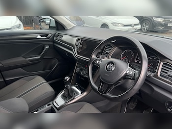Used Volkswagen T-Roc 2019 for sale - 76297510: Photo