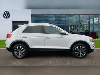Used Volkswagen T-Roc 2019 for sale - 76297510: Photo