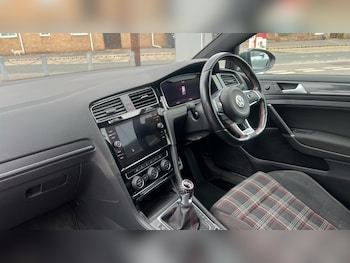 Used Volkswagen Golf 2019 for sale - 75547533: Photo