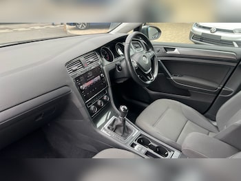 Used Volkswagen Golf 2019 for sale - 76112059: Photo 2