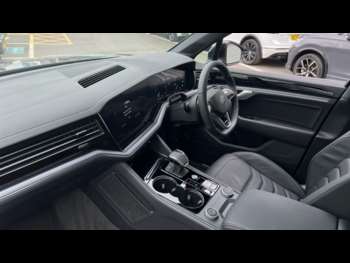 Used Volkswagen Touareg 2024 for sale - 74092800: Photo