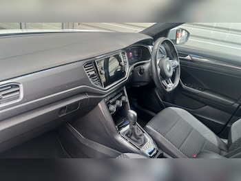 Used Volkswagen T-Roc 2021 for sale - 75595550: Photo
