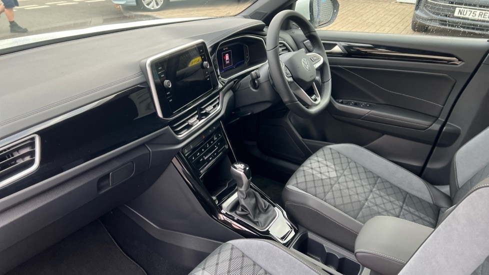 Used Volkswagen T-Roc 2025 for sale - 76328298: Photo 2