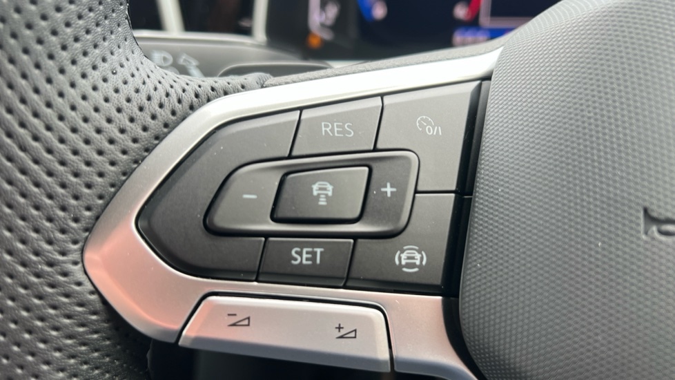 Used Volkswagen T-Roc 2025 for sale - 76328298: Photo 31