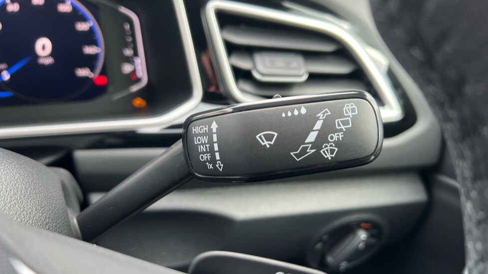 Used Volkswagen T-Roc 2025 for sale - 76328298: Photo 32