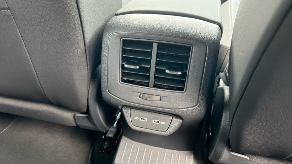 Used Volkswagen T-Roc 2025 for sale - 76328298: Photo 34