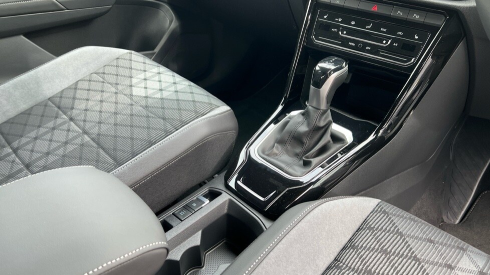 Used Volkswagen T-Roc 2025 for sale - 76328298: Photo 35