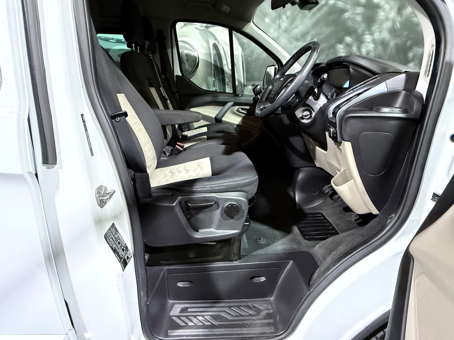 Used Ford Tourneo Custom 2014 for sale - 76371601: Photo 9