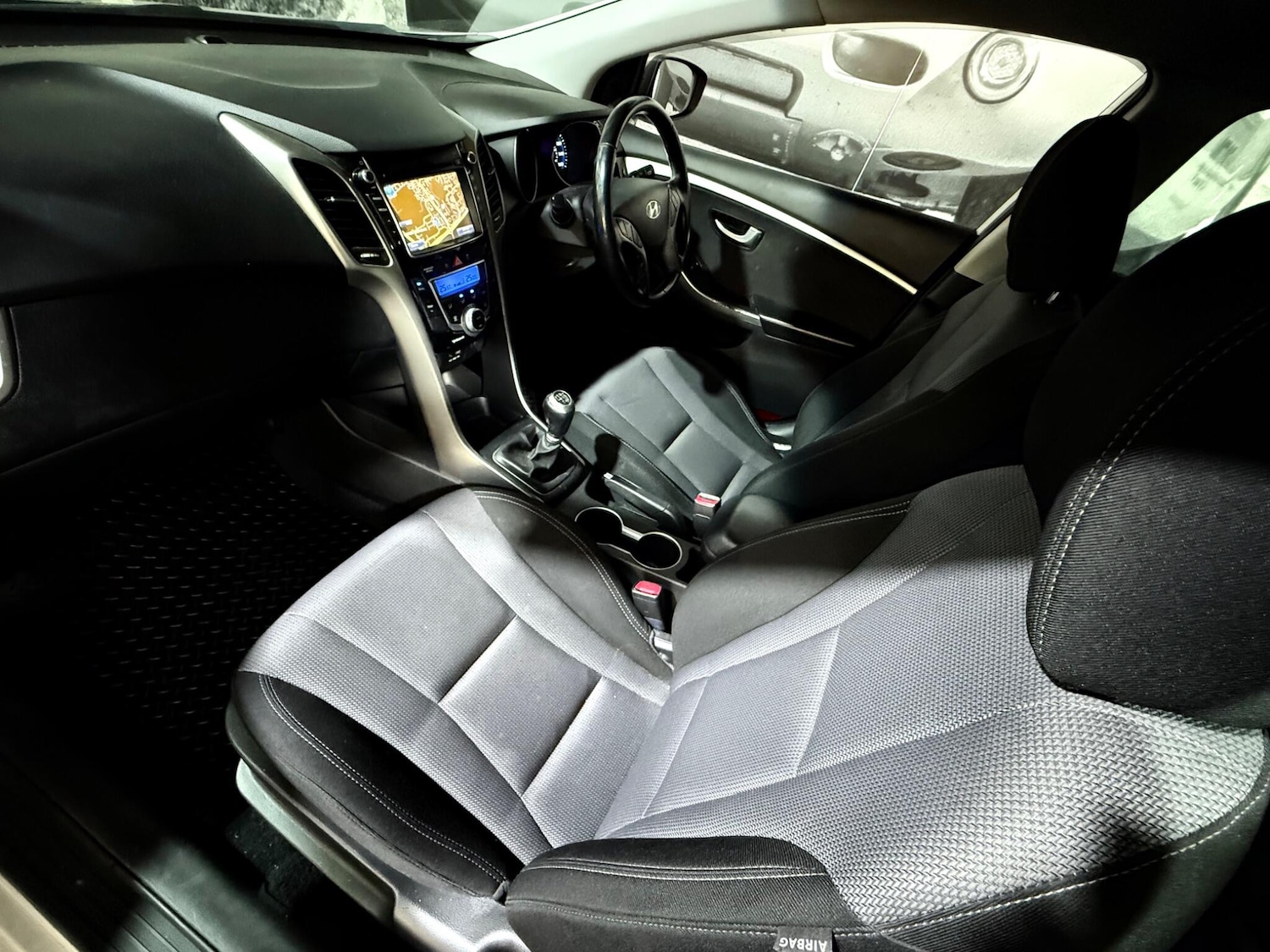 Used Hyundai i30 2013 for sale - 76446820: Photo 2