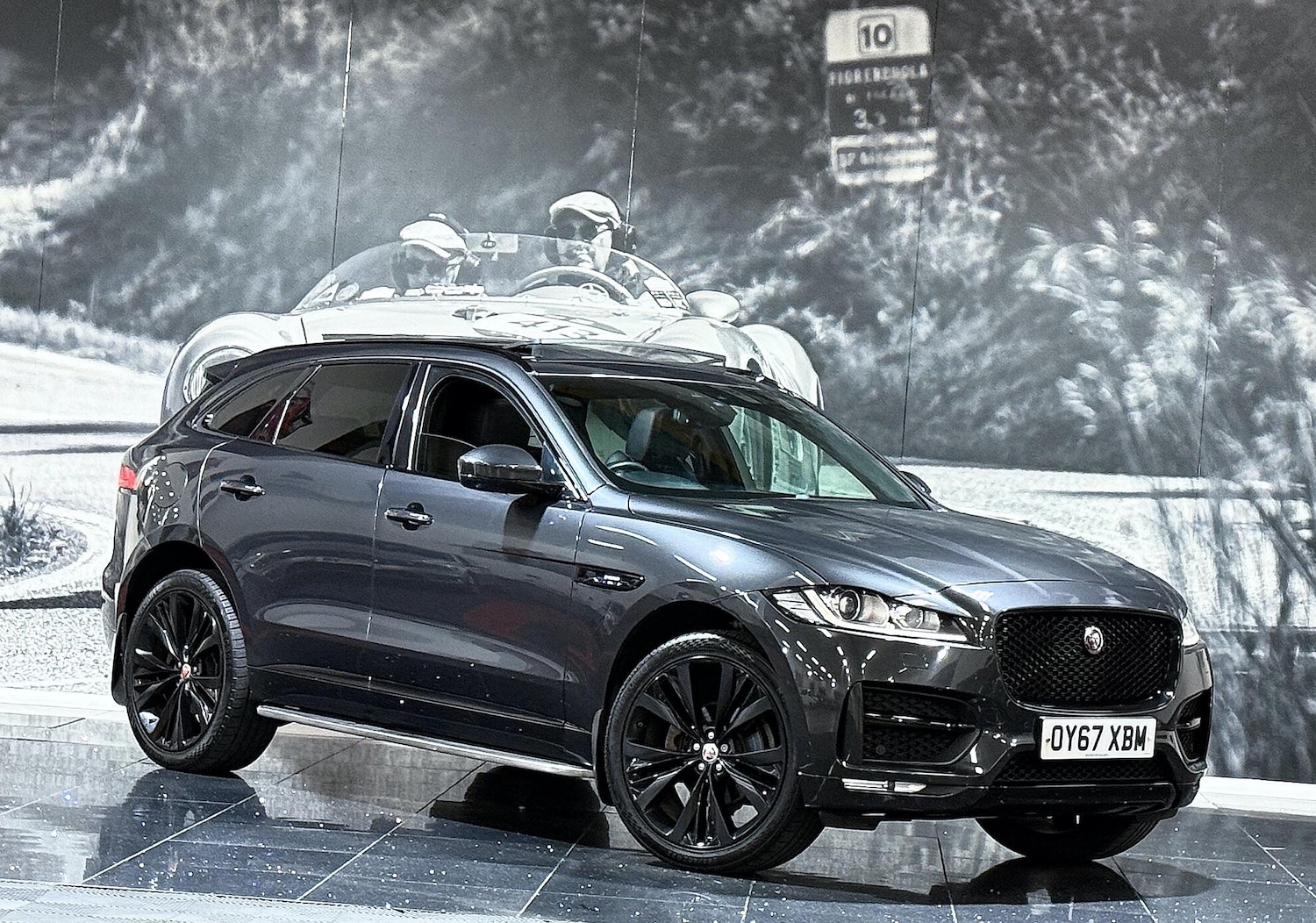 Used Jaguar F-Pace 2017 for sale - 76620243: Photo 1