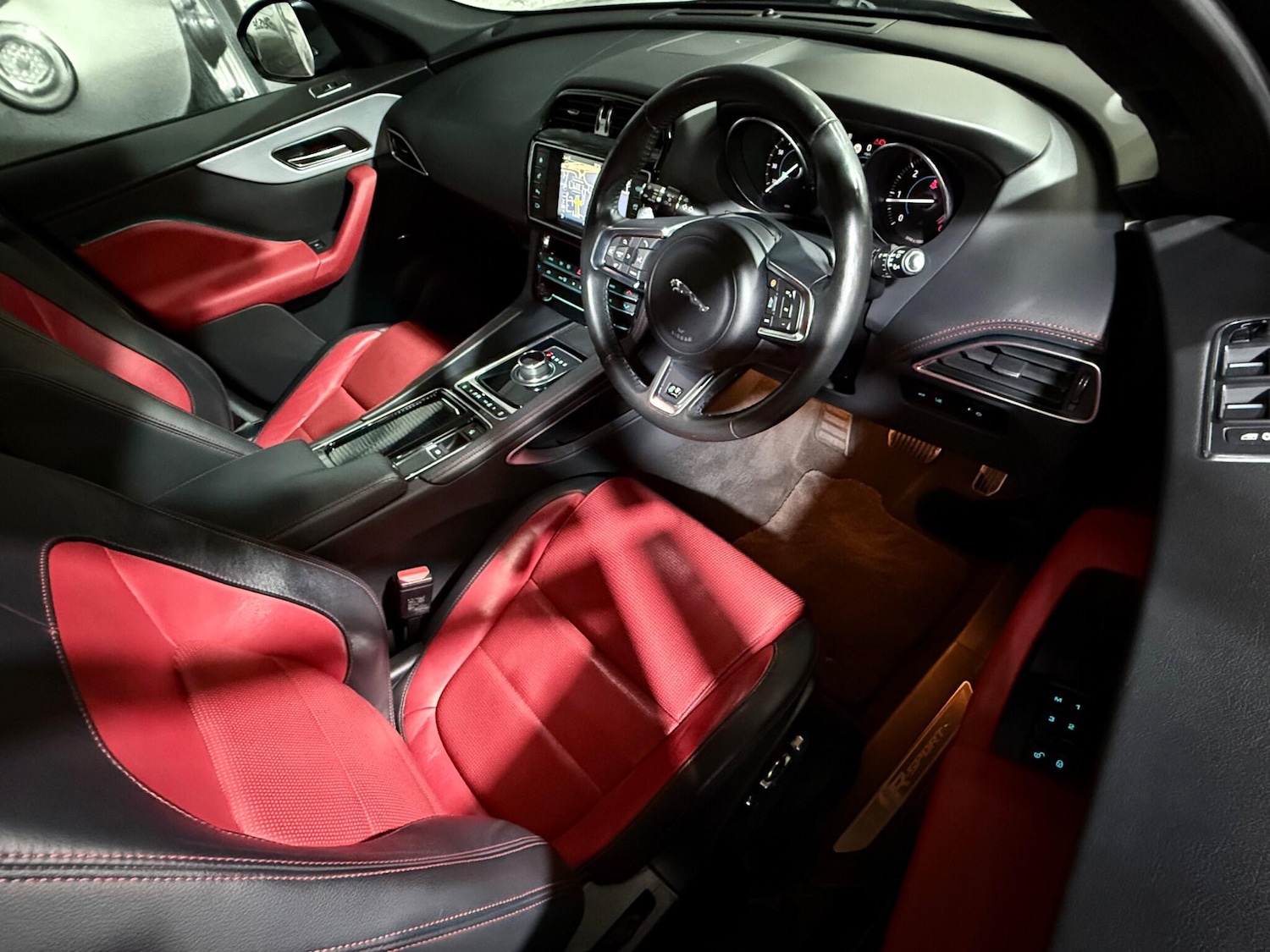 Used Jaguar F-Pace 2017 for sale - 76620243: Photo 11