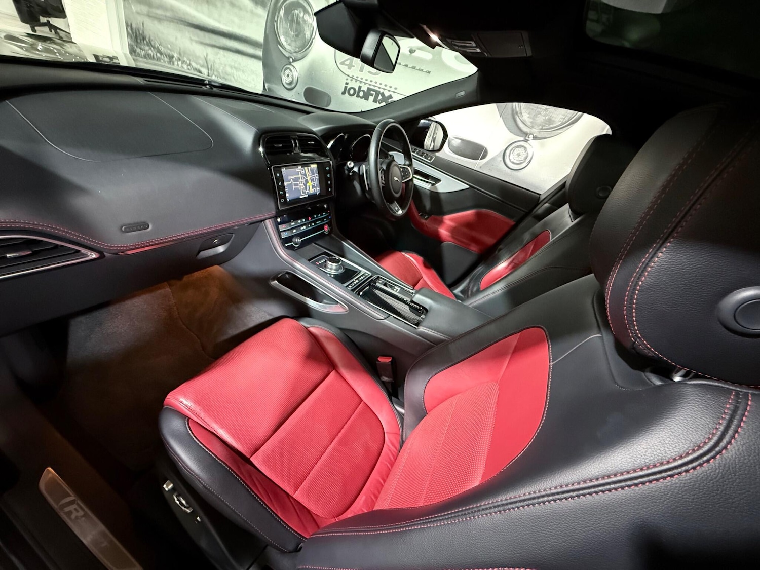 Used Jaguar F-Pace 2017 for sale - 76620243: Photo 2