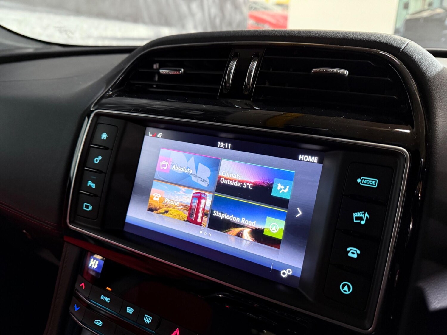 Used Jaguar F-Pace 2017 for sale - 76620243: Photo 34