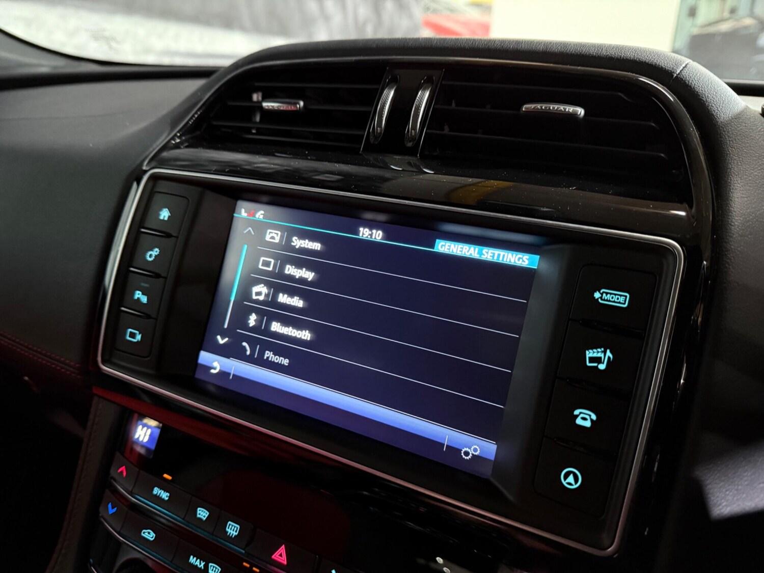 Used Jaguar F-Pace 2017 for sale - 76620243: Photo 35