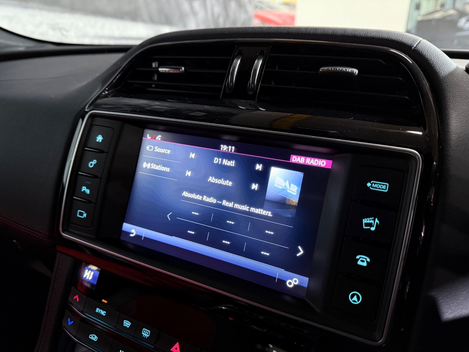 Used Jaguar F-Pace 2017 for sale - 76620243: Photo 36