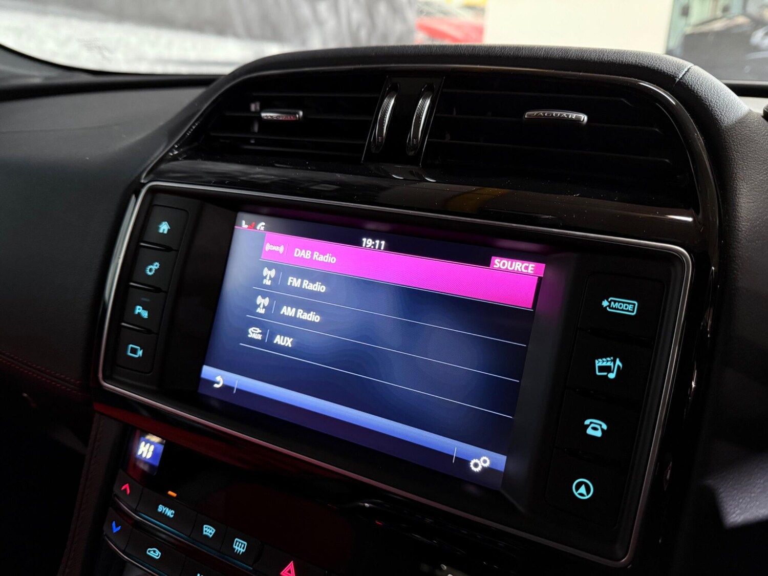 Used Jaguar F-Pace 2017 for sale - 76620243: Photo 37