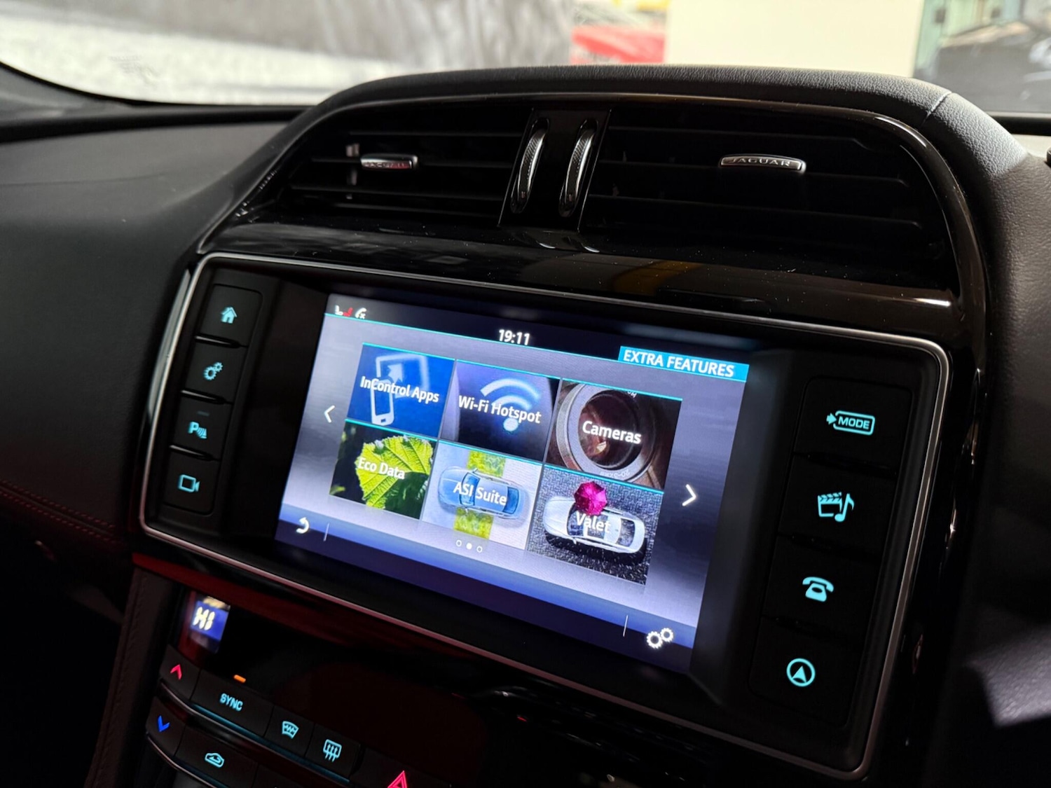 Used Jaguar F-Pace 2017 for sale - 76620243: Photo 38