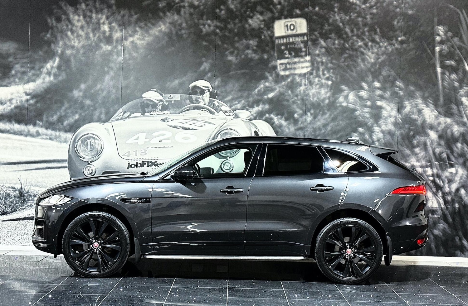 Used Jaguar F-Pace 2017 for sale - 76620243: Photo 4