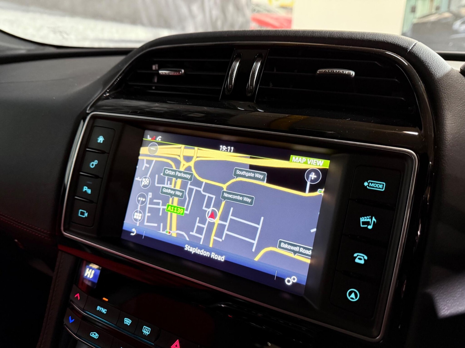 Used Jaguar F-Pace 2017 for sale - 76620243: Photo 40