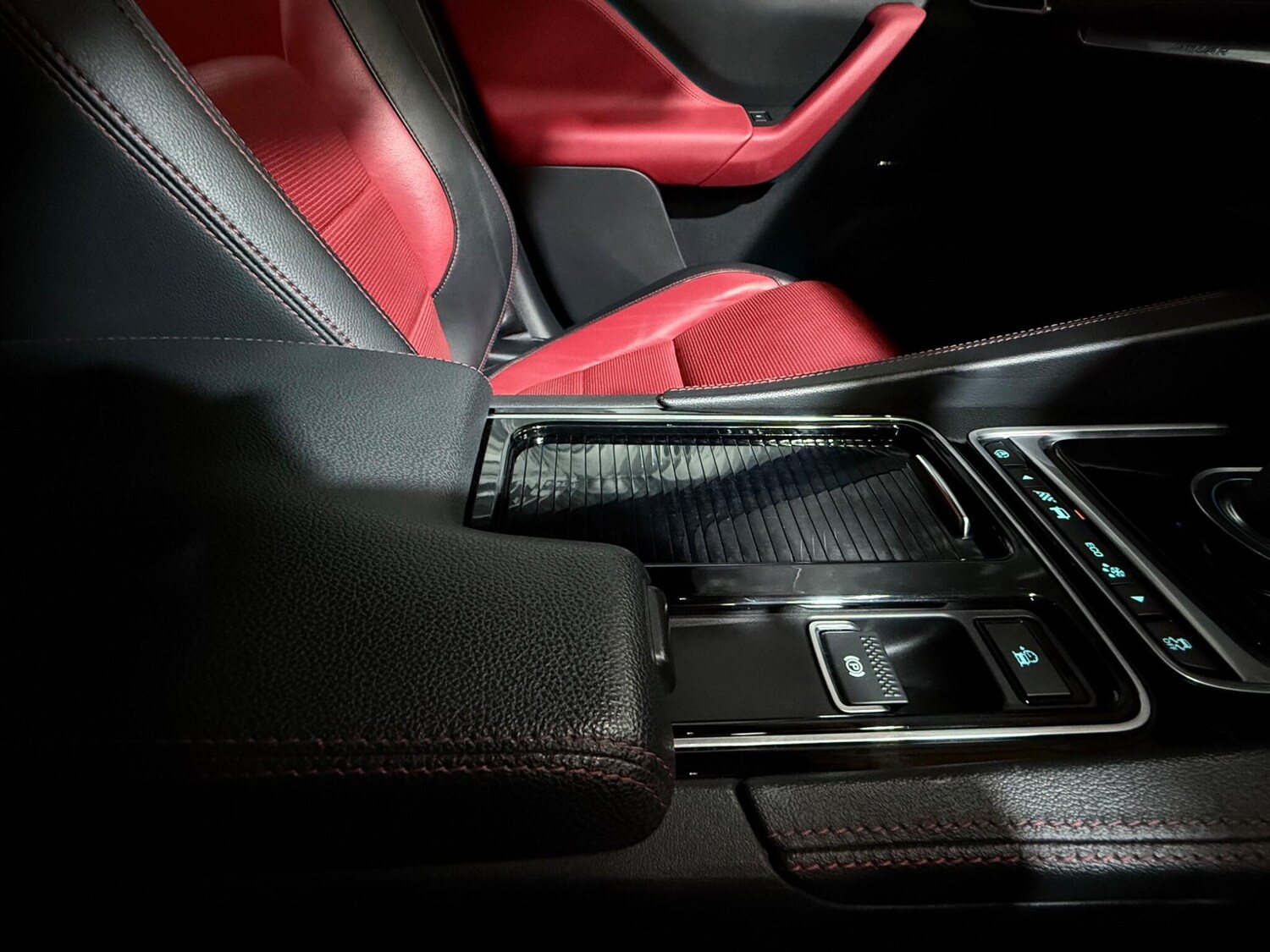 Used Jaguar F-Pace 2017 for sale - 76620243: Photo 48