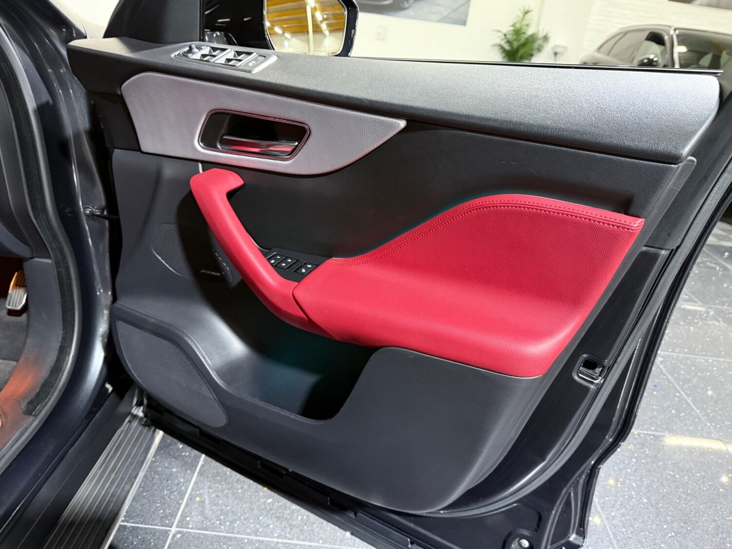 Used Jaguar F-Pace 2017 for sale - 76620243: Photo 52