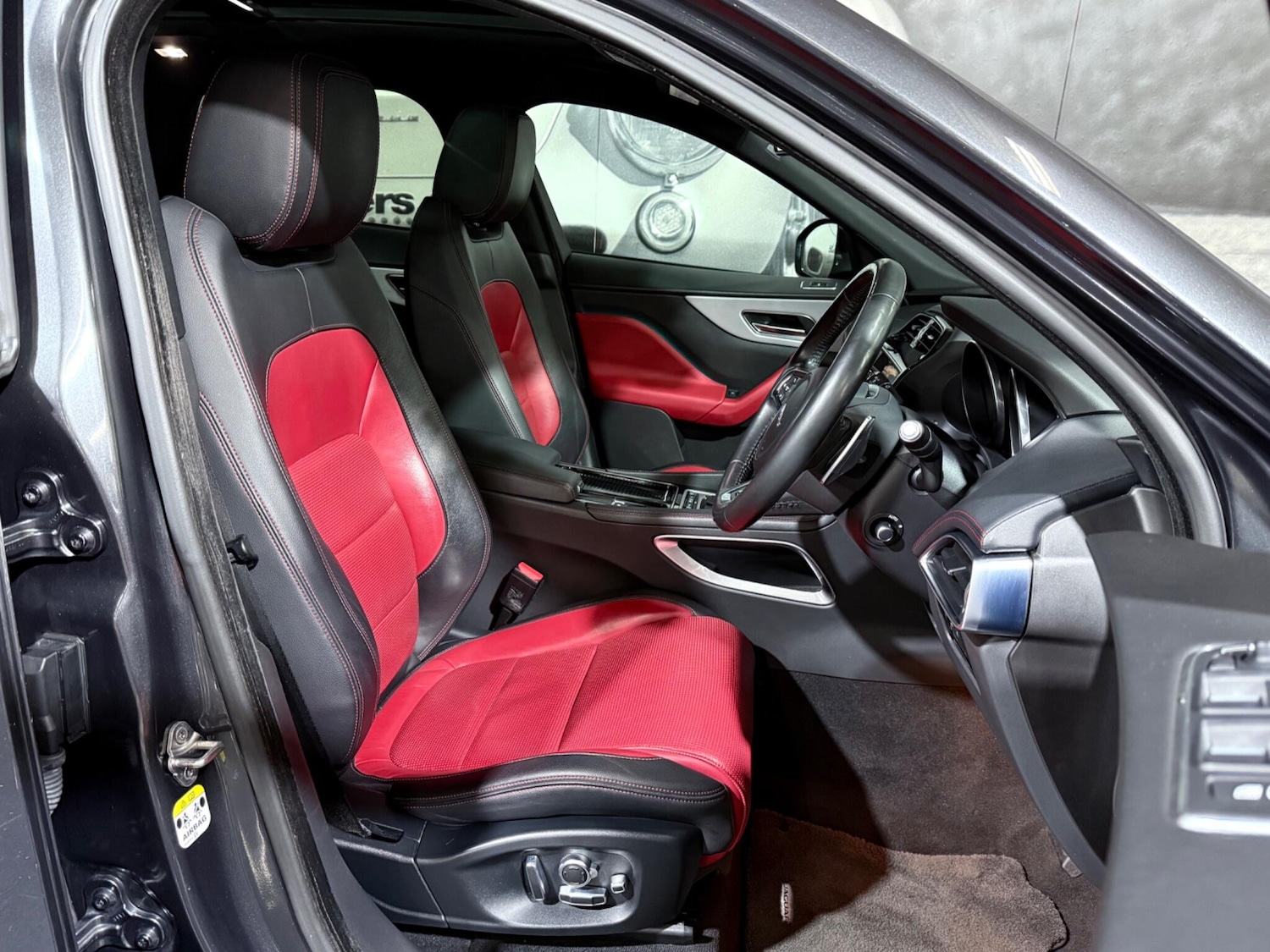 Used Jaguar F-Pace 2017 for sale - 76620243: Photo 9