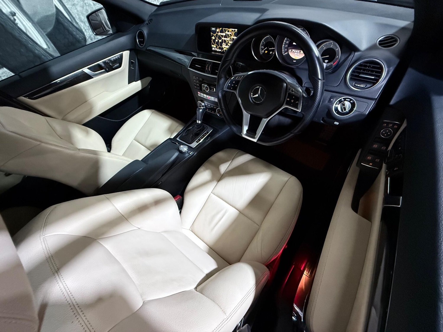 Used Mercedes-Benz C Class 2012 for sale - 76399204: Photo 12