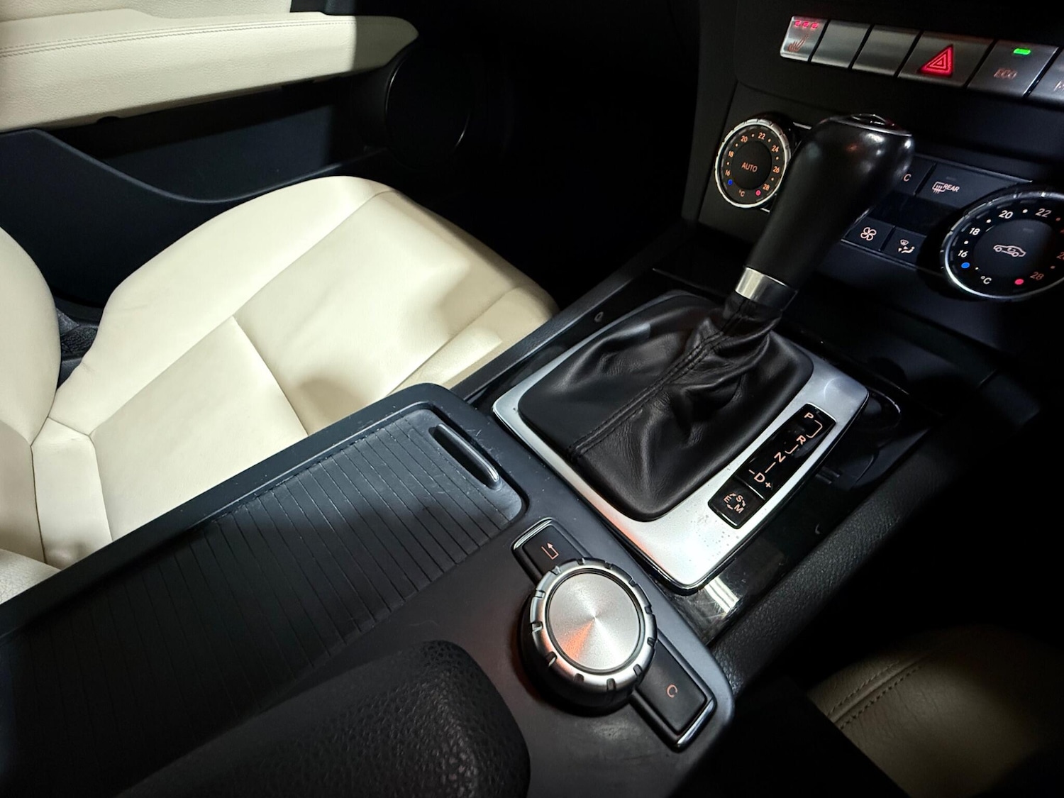 Used Mercedes-Benz C Class 2012 for sale - 76399204: Photo 41