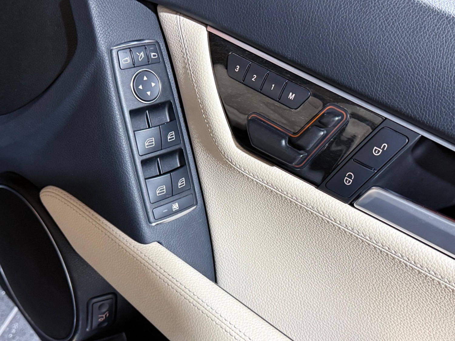 Used Mercedes-Benz C Class 2012 for sale - 76399204: Photo 48