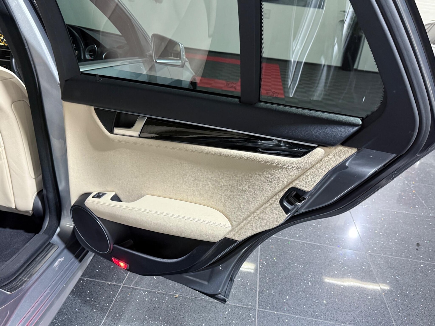 Used Mercedes-Benz C Class 2012 for sale - 76399204: Photo 49