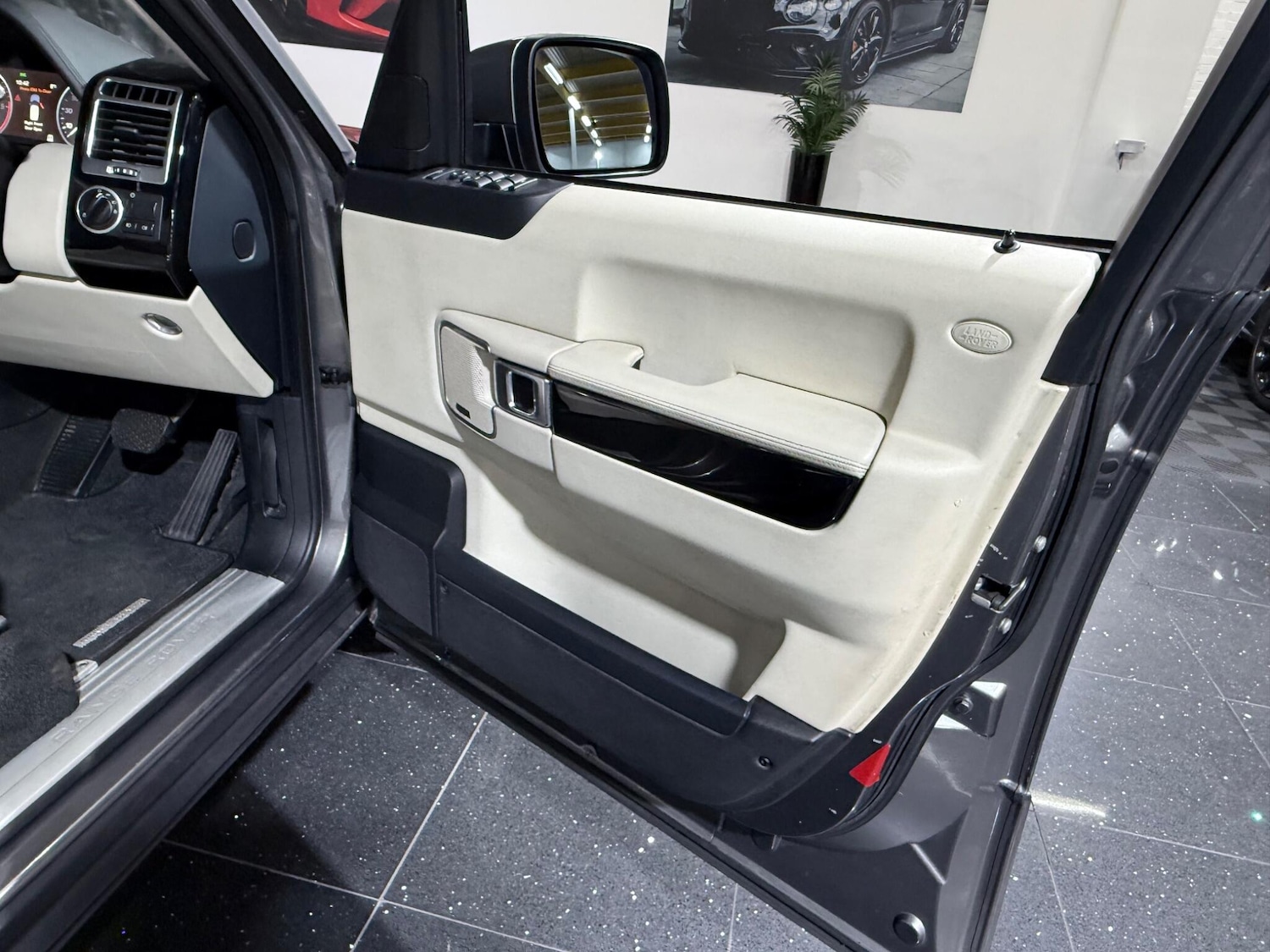 Used Land Rover Range Rover 2010 for sale - 78018895: Photo 60