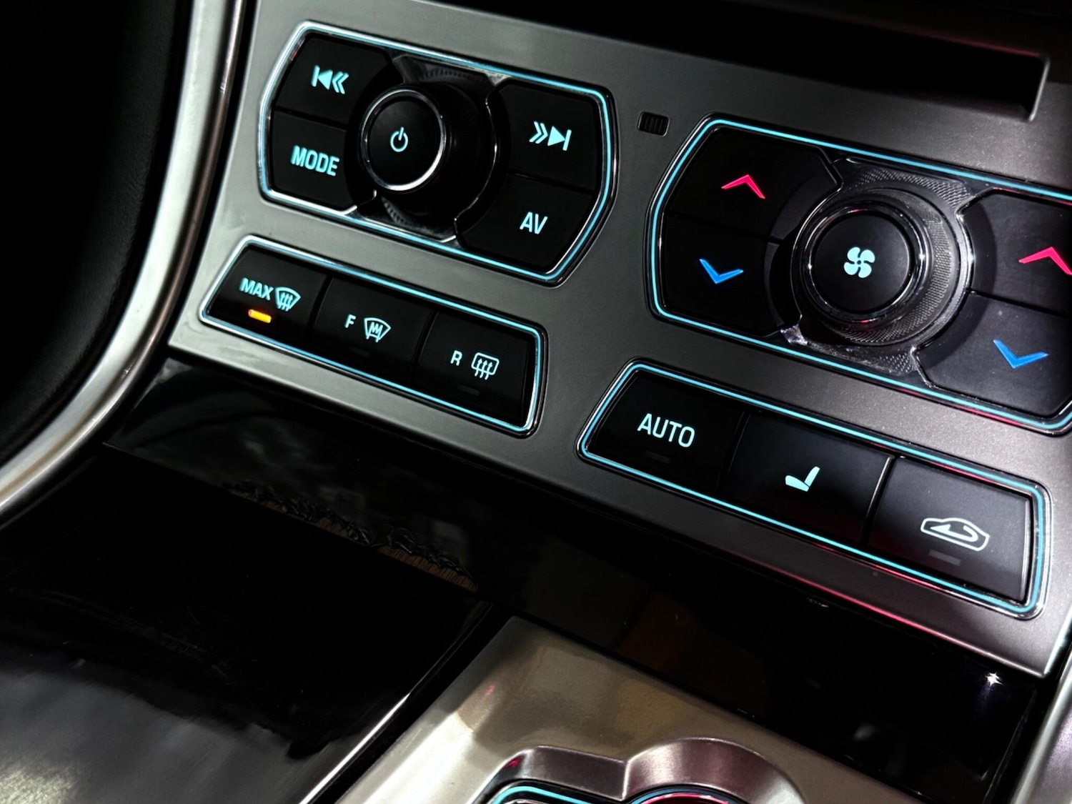 Used Jaguar XF 2015 for sale - 76997063: Photo 37