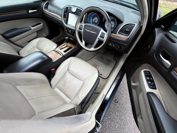 Used Chrysler 300C 2013 for sale - 76250982: Photo 10