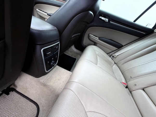 Used Chrysler 300C 2013 for sale - 76250982: Photo 12