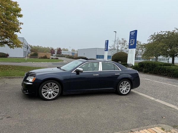Used Chrysler 300C 2013 for sale - 76250982: Photo 3