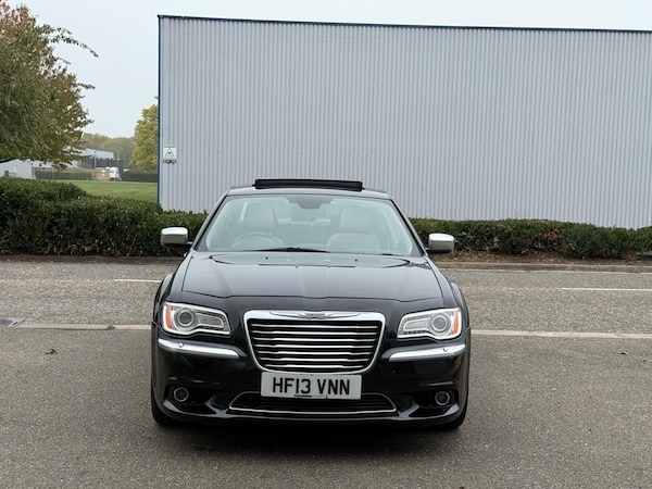 Used Chrysler 300C 2013 for sale - 76250982: Photo 5