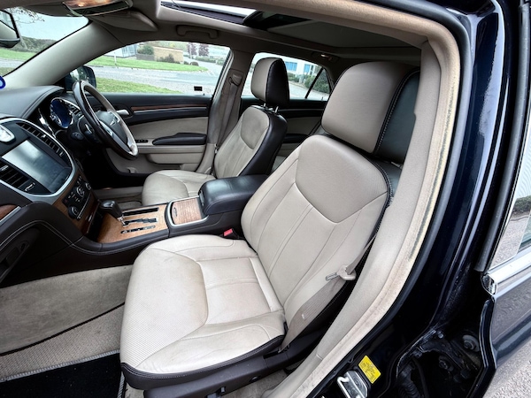 Used Chrysler 300C 2013 for sale - 76250982: Photo 9